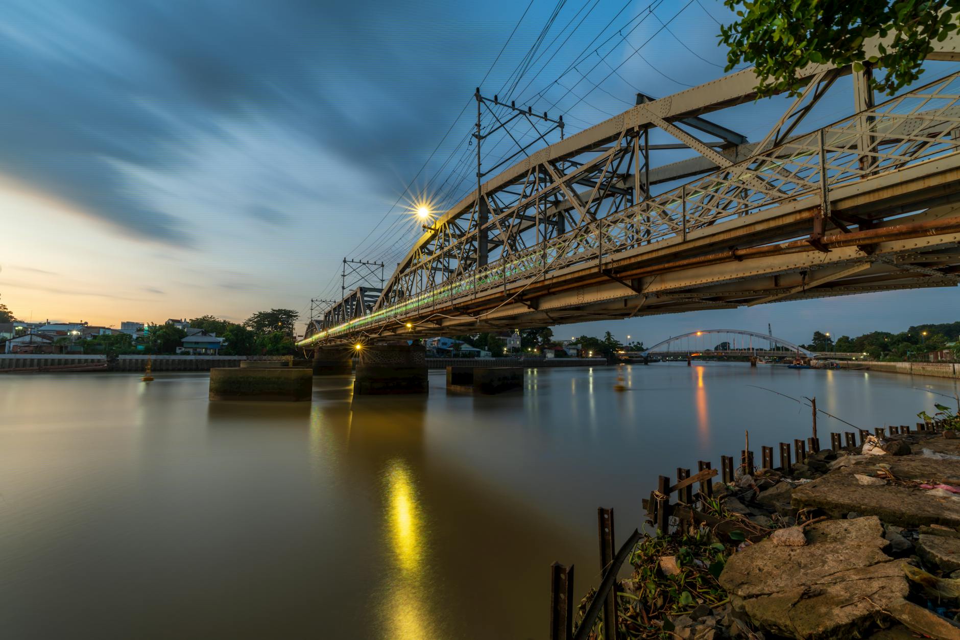Gambar metode geolistrik untuk cek kualitas air dan menentukan kadar besi mangan di pekanbaru dengan menggunakan alat geolistrik yang akurat dan efektif.
